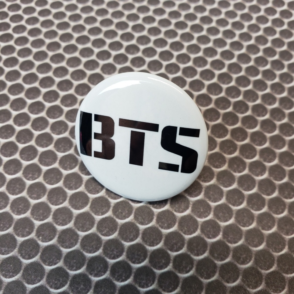 BTS K-POP Button Pin Bundle Set - Picture 3 of 7